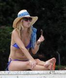 th_24123_Preppie_KateHudsonrelaxingpoolsideinabluebikiniinFlorida_April9201033_122_14lo.jpg
