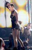 th_74223_Celebutopia-Jennifer_Lopez_performs_at_the_2009_American_Music_Awards-16_122_163lo.jpg