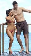 th_561163300_329339498_KimKardashianBikini9_122_239lo.jpg
