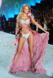 th_38155_er_he_victorias_secret_fashion_