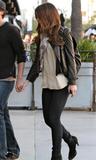 th_68854_celebrity-paradise.com-The_Elder-Kate_Beckinsale_2010-02-20_-_out_in_Santa_Monica_195_122_377lo.jpg