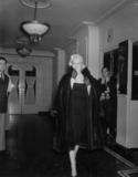 th_62915_MarilynMonroe_AtTheHotelGladstone_Jan-26-1955_01_122_411lo.jpg