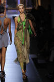 th_27031_md-marieclaire.co.uk-ss09-rtw-paris-w-gaultier-005-z4g6mk1g_122_43lo.jpg