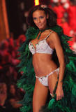 th_10007_fashiongallery_VSShow08_Show-383_122_448lo.jpg