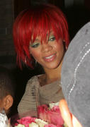 th_31293_RihannaandherbrotherRajadgoesoutforadinnerinNYC19.8.2010_03_122_468lo.jpg