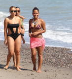 th_17614_KUGELSCHREIBER_Christina_Milian_hangs_out_on_the_beach_with_friends135_122_513lo.JPG