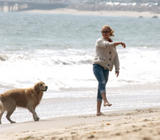 th_50812_Preppie_-_Hayden_Panettiere_walking_on_the_beach_in_Malibu_-_August_19_2009_595_122_556lo.jpg