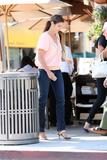 th_23114_Cindy_Crawford_has_lunch_with_a_friend_12_122_6lo.jpg
