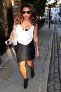 th_611125678_VanessaWhite_ArrivingPeterLoraines40thbirthdaypartyinHampsteadJuly242011_By_oTTo4_122_71lo.jpg