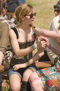 http://img183.imagevenue.com/loc356/th_03998_EmmaWatson06252010GlastonburyMusicFestival14_122_356lo.jpg