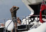 http://img183.imagevenue.com/loc385/th_08815_Kate_Moss_Bikini_Candids_on_a_Yacht_in_the_Mediterranean_July_7_2011_71_122_385lo.jpg