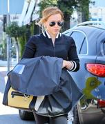 http://img183.imagevenue.com/loc568/th_420265378_Hilary_Duff_out_and_about_in_LA5_122_568lo.jpg