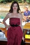 http://img183.imagevenue.com/loc572/th_43083_Anne_Hathaway_arrives_at_the_Excelsior_Hotel_Venice-02_122_572lo.jpg