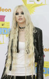 http://img183.imagevenue.com/loc8/th_09140_celebrity_paradise.com_TheElder_TaylorMomsen7_122_8lo.jpg